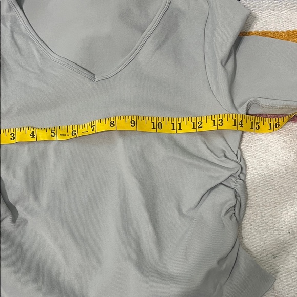 Elegant Women's Light Gray V-Neck Blouse - Picture 4 of 5